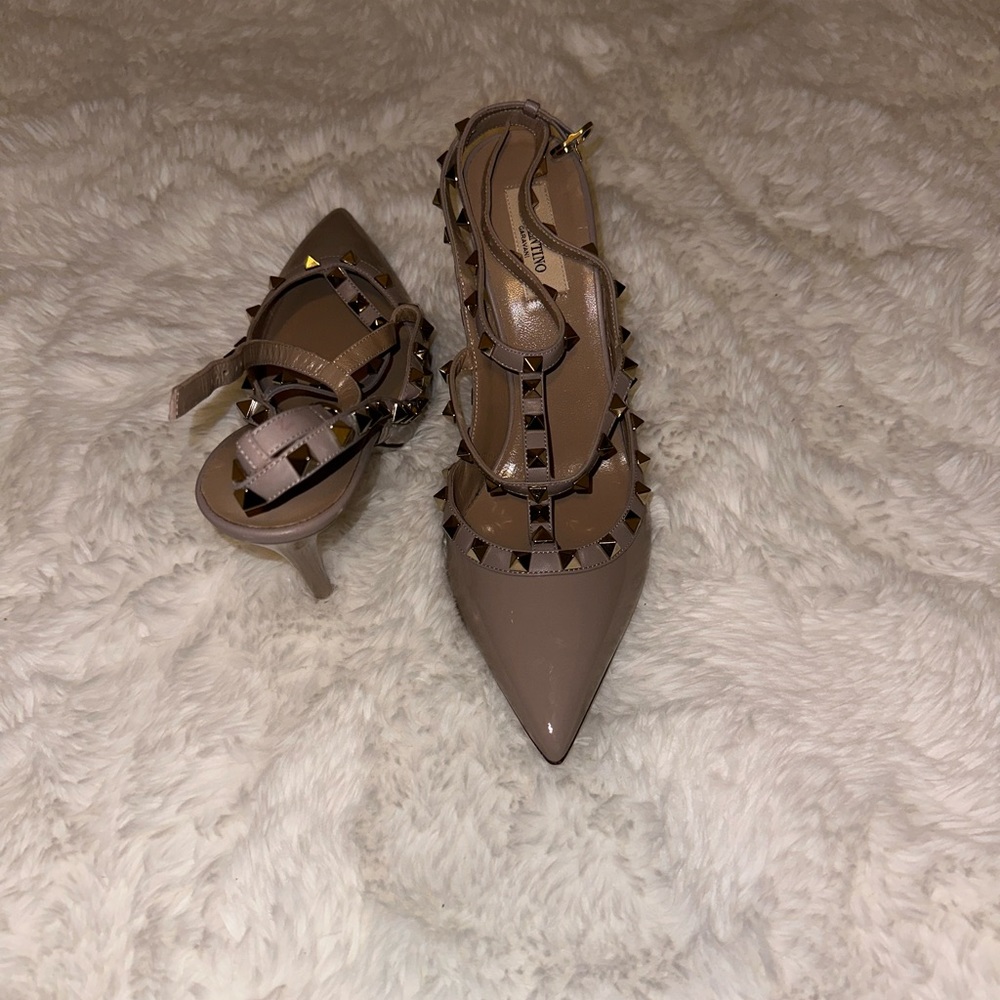 Brand new, unworn Valentino Rock studs.